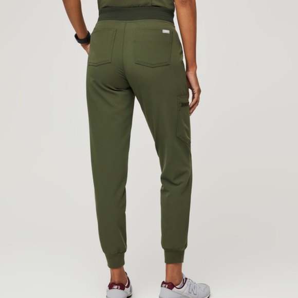 FIGS Dark Olive Scrub Set Limited Edition - Picture 4 of 5